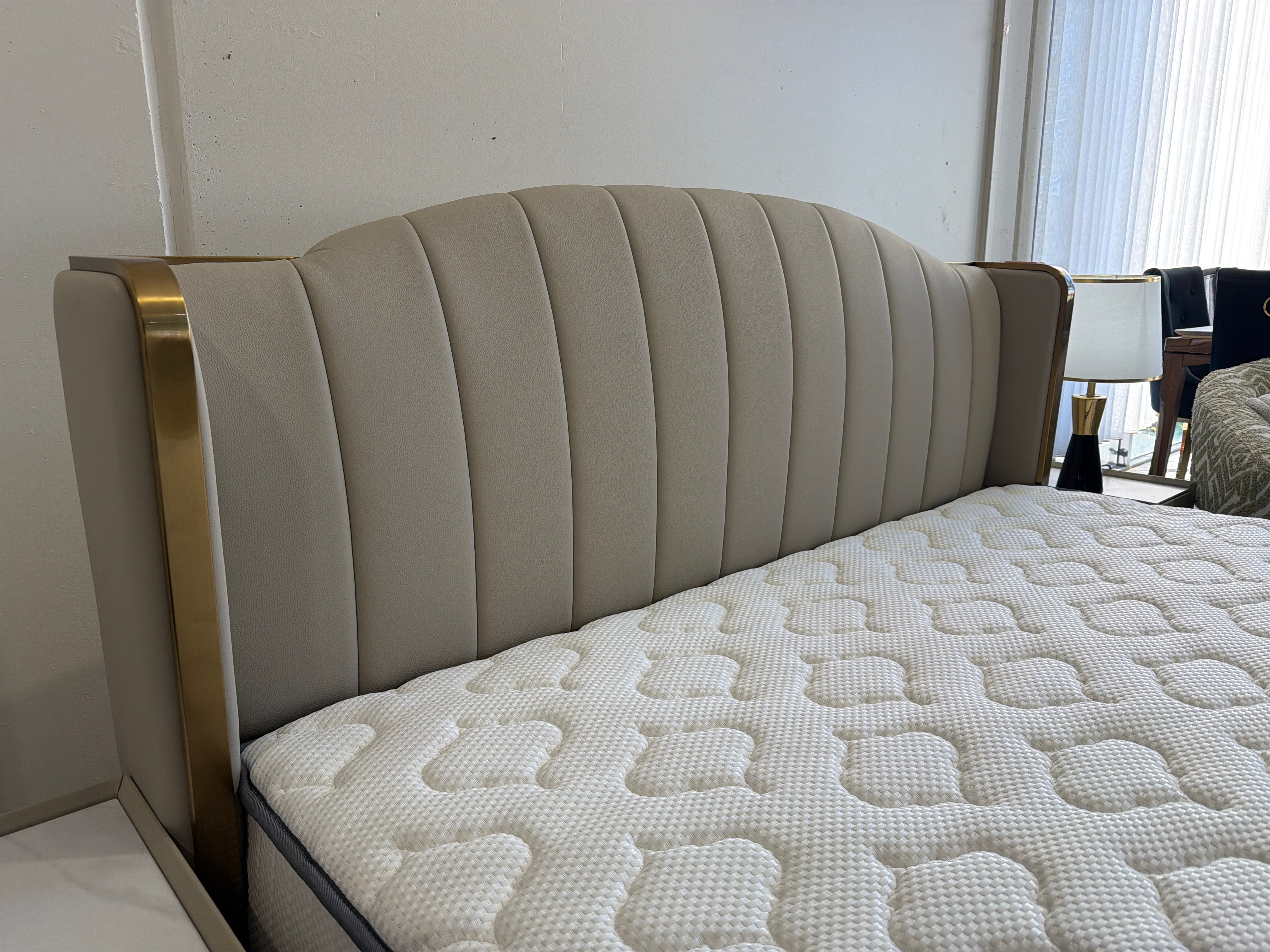 Luxury Leather Bed w/ Gas Lift