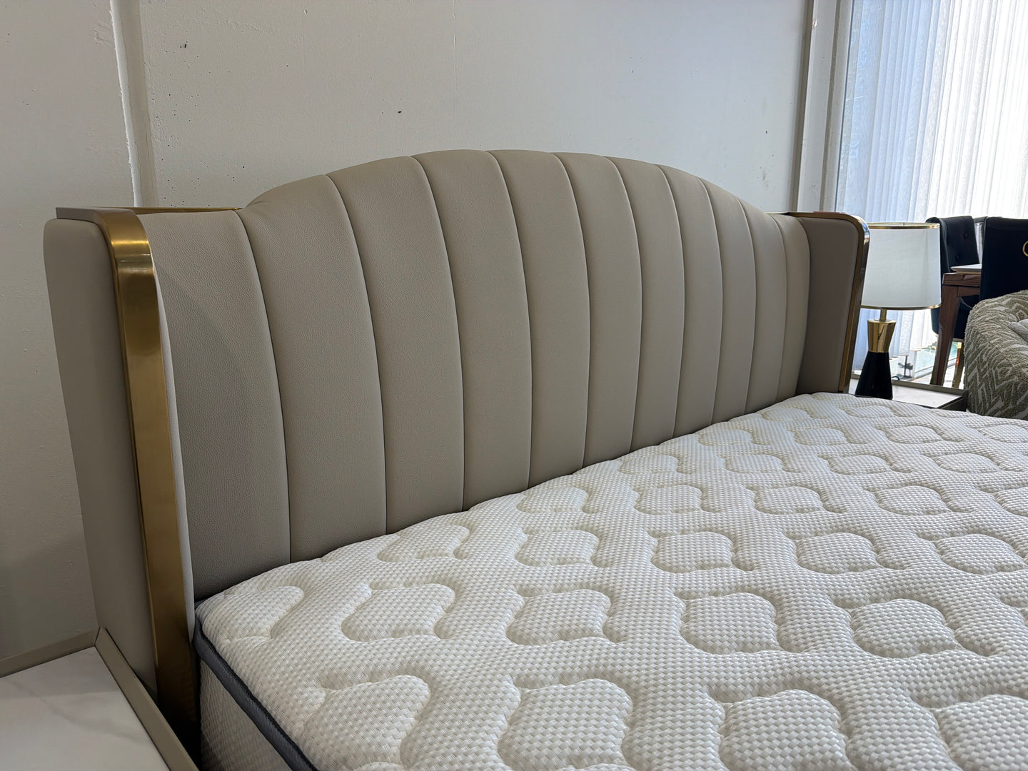 Luxury Leather Bed w/ Gas Lift