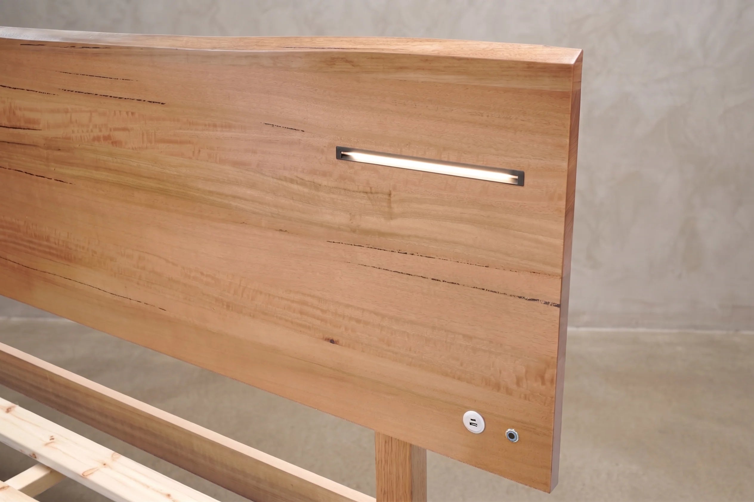 Akubra Bed