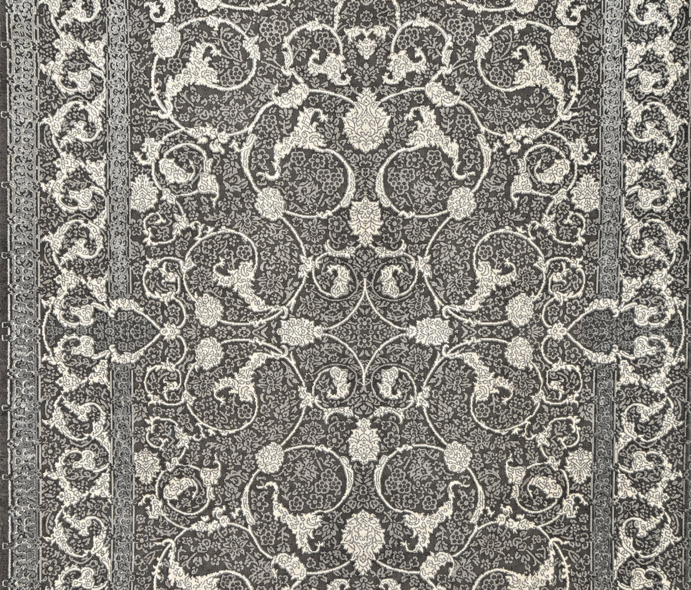 Matrix rug 12680 - cleaned close-up of the original rug pattern (detail view)
